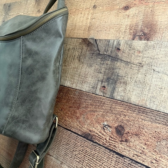 NWOT Joy Susan Vegan Leather Alyssa Distressed Backpack Bag - Picture 3 of 13